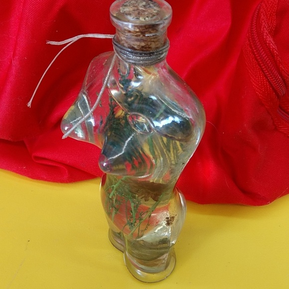 👩‍❤️‍👩Vintage Lady 👩‍❤️‍👩Glass Bottle With Flowers Inside - Picture 7 of 8